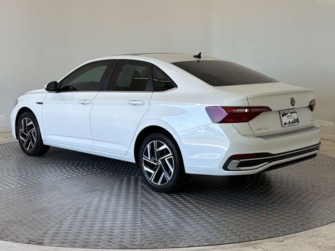 Used 2023 Volkswagen Jetta SEL FWD image 3