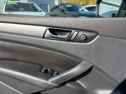 Used 2014 Volkswagen Passat Wolfsburg Edition image 15