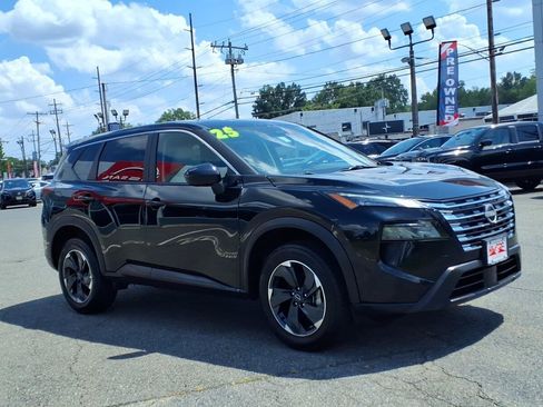 Used 2025 Nissan Rogue SV AWD/4WD image 3