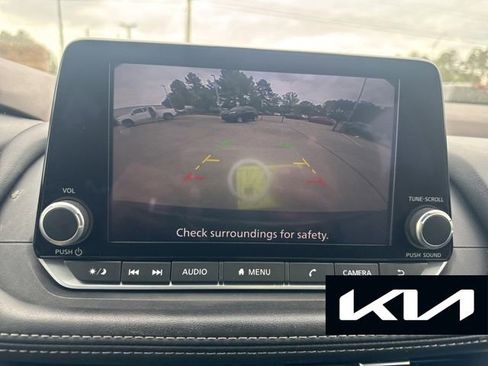 Used 2023 Nissan Rogue SV image 21