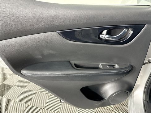 Used 2020 Nissan Rogue Sport SV image 25