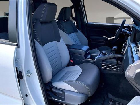 Used 2025 Toyota Tacoma TRD Sport AWD/4WD image 26
