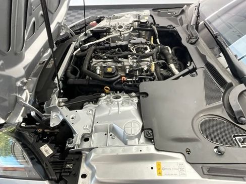Used 2019 Jaguar F-TYPE Coupe RWD image 28
