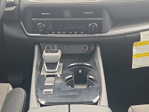 Used 2023 Nissan Rogue SV FWD image 13