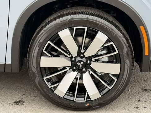 New 2026 Mitsubishi Outlander SE image 6