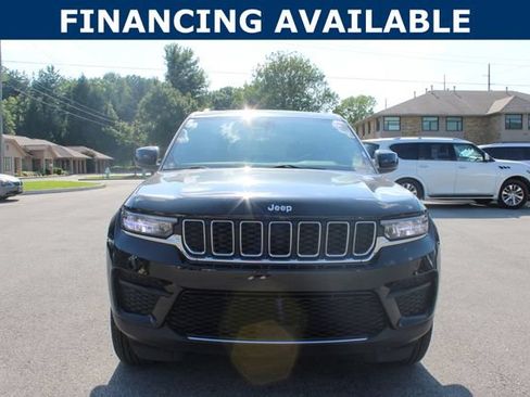 Used 2025 Jeep Grand Cherokee Laredo X AWD/4WD image 3