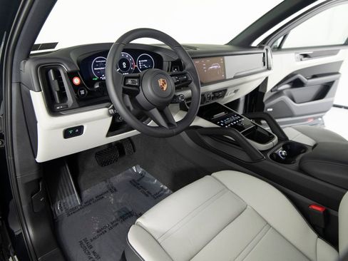 New 2026 Porsche Cayenne AWD/4WD image 4
