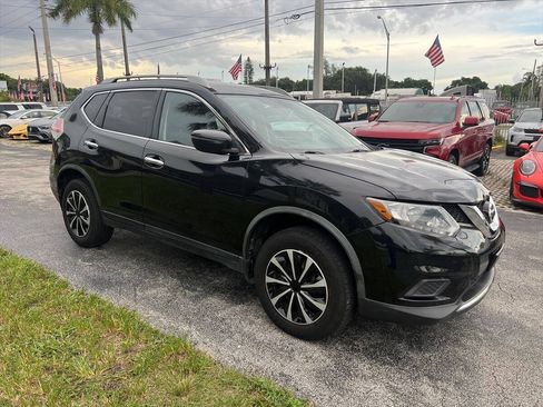 Used 2016 Nissan Rogue S w/ Appearance Package FWD image 4