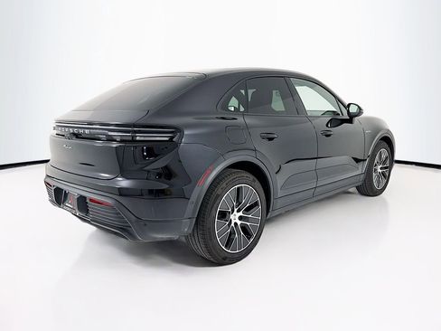 Certified 2025 Porsche Macan Electric image 9