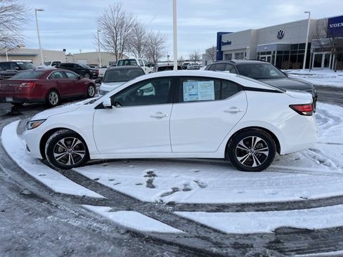 Used 2022 Nissan Sentra SV image 2