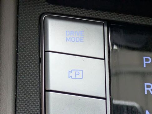 Certified 2023 Hyundai Elantra SEL image 21