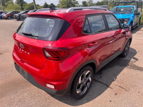 Used 2022 Hyundai Venue Limited FWD image 5
