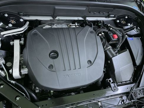 Used 2024 Volvo XC60 B5 Plus image 29