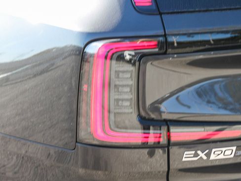 New 2025 Volvo EX90 Ultra w/ Protection Package Premier image 9