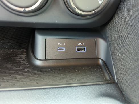 Used 2025 Nissan Z Sport w/ Floor Mat Package RWD image 31