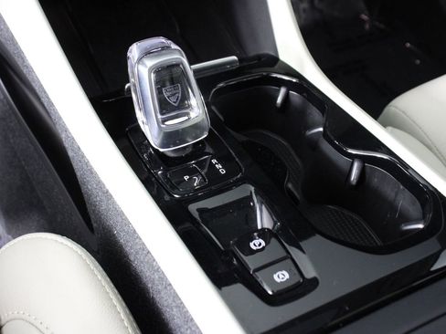Used 2023 Volvo XC40 B5 Ultimate w/ Protection Package Premier AWD/4WD image 15