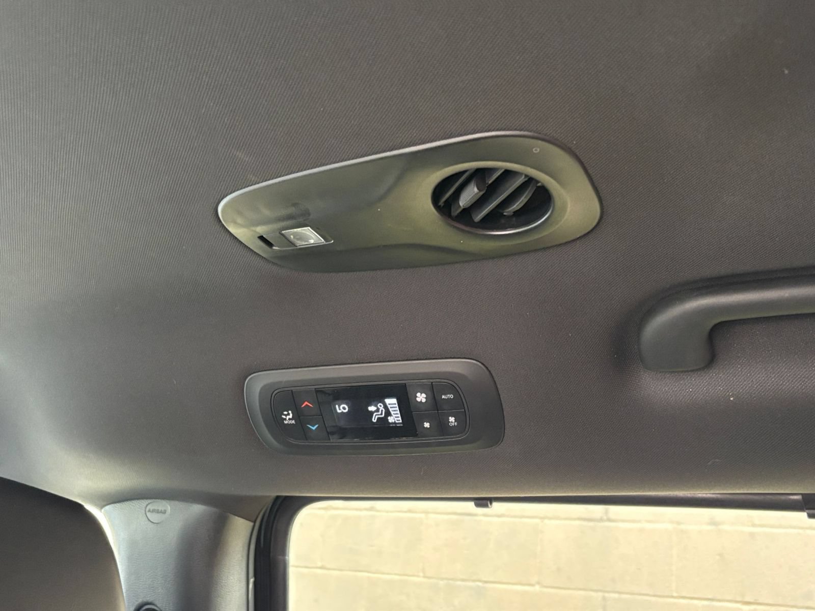 Used 2025 Chrysler Pacifica Select FWD image 24