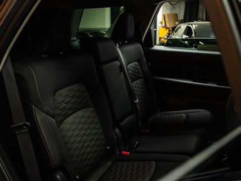 Used 2024 Nissan Pathfinder SV image 11