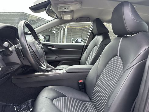 Used 2022 Toyota Camry SE FWD image 13