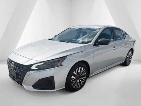 Used 2024 Nissan Altima 2.5 SV FWD image 3
