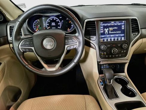 Used 2018 Jeep Grand Cherokee Laredo RWD image 22