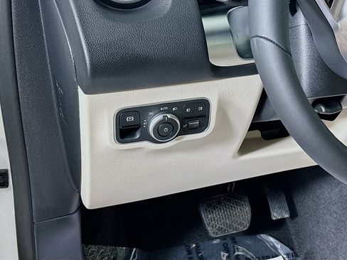 New 2026 Mercedes-Benz GLB 250 4MATIC image 10
