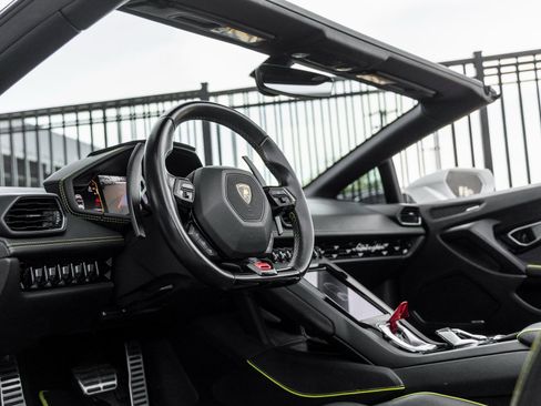 Used 2020 Lamborghini Huracan EVO image 29