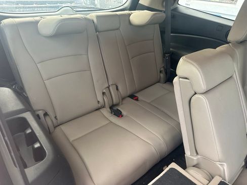 Used 2021 Honda Pilot Touring image 11
