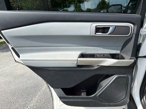 Used 2022 Ford Explorer XLT w/ Equipment Group 202A RWD image 16