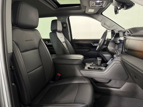 Used 2024 GMC Sierra 1500 Denali w/ Technology Package AWD/4WD image 32