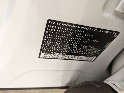 Certified 2025 Volkswagen Taos SE image 30