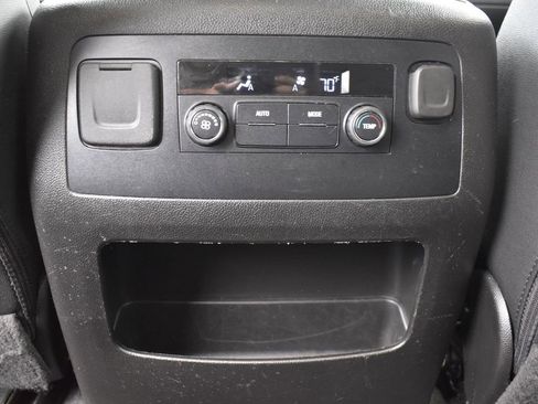 Used 2020 Chevrolet Suburban LT image 29