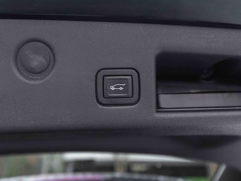 Used 2023 Chevrolet Equinox RS image 75