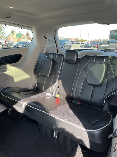 Used 2024 Chrysler Pacifica Limited FWD image 35