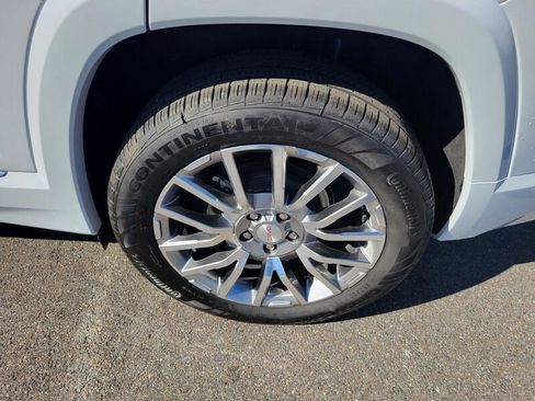 New 2026 GMC Terrain Denali w/ LPO, Floor Liner Package image 9