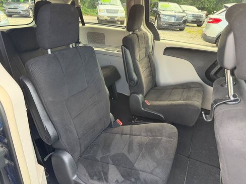 Used 2011 Dodge Grand Caravan Crew FWD image 10
