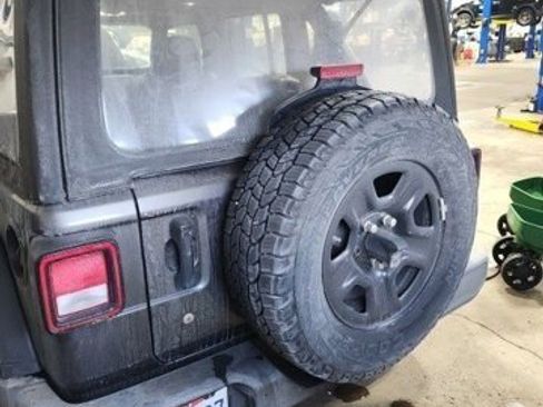 Used 2022 Jeep Wrangler Unlimited Sport image 13