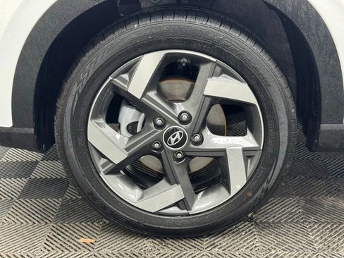 Used 2025 Hyundai Venue SEL FWD image 13