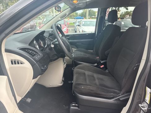 Used 2017 Dodge Grand Caravan SE w/ Power Window Group FWD image 13