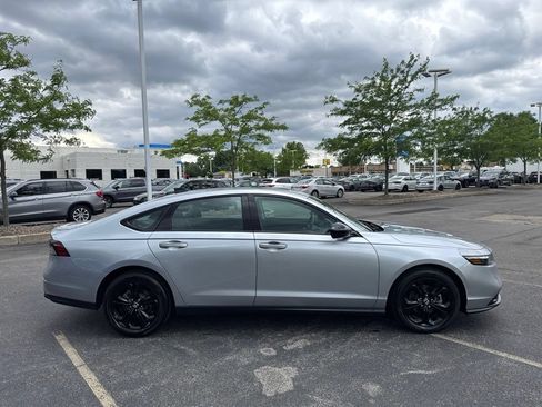 Certified 2025 Honda Accord SE image 3