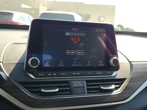 Used 2024 Nissan Altima 2.5 SV FWD image 26