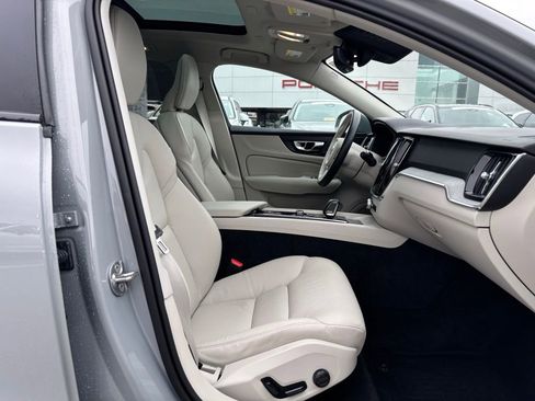 Used 2025 Volvo V60 B5 Cross Country Plus image 18