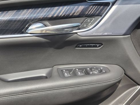 Used 2022 Cadillac XT6 Premium Luxury w/ Technology Package FWD image 11