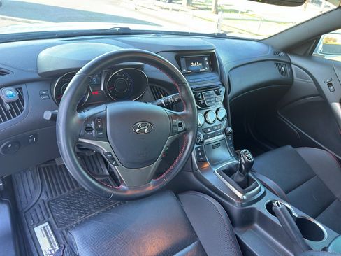 Used 2016 Hyundai Genesis Coupe 3.8 image 11