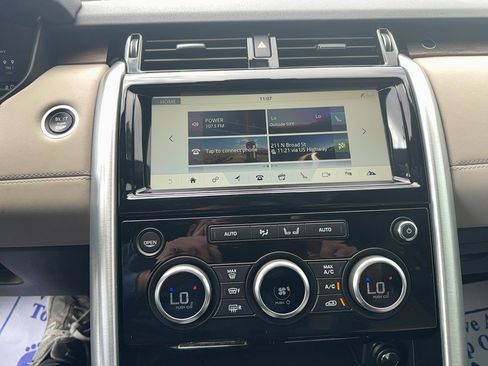 Used 2018 Land Rover Discovery HSE image 17