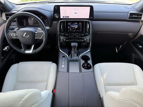 Used 2024 Lexus LX 600 4WD w/ Luxury Package image 4