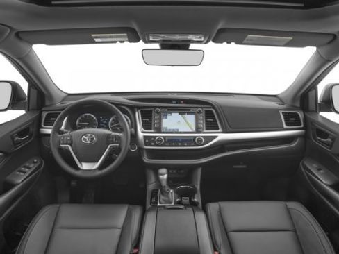Used 2017 Toyota Highlander XLE image 8