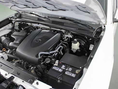 Used 2021 Toyota Tacoma SR image 33