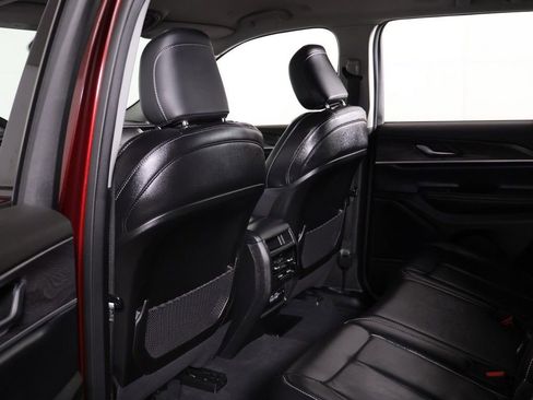 Used 2023 Jeep Grand Cherokee Limited image 27