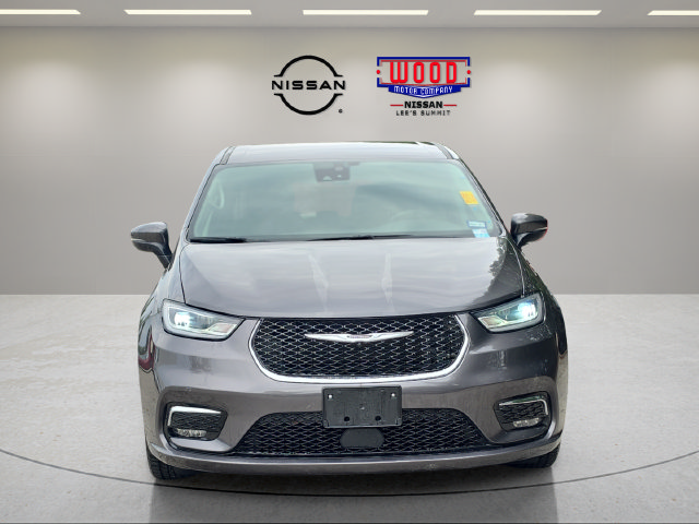 Used 2023 Chrysler Pacifica Touring-L FWD image 6